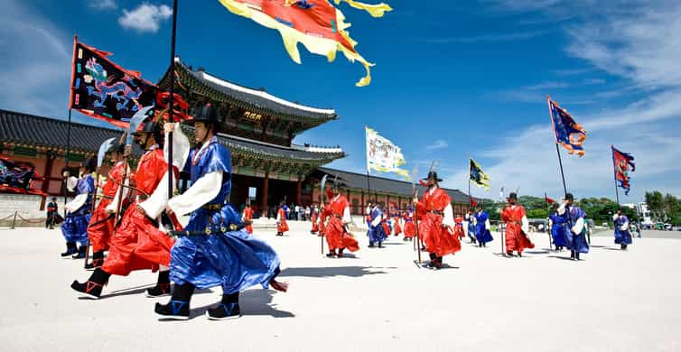 Soul: Gwangjang Tour: palác Gyeongbok, vesnice Bukchon a Gwangjang