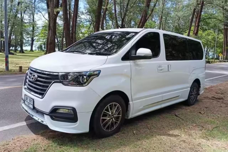 Siem Reap to Phnom Penh: Private Transfer with Scenic Stops