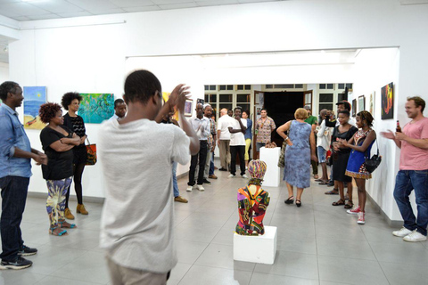 Art and Flavor in Maputo: Núcleo de Arte, Sculptures and Interaction with Artists Art and Flavor in Maputo: Art Center, Sculptures, and Interaction with Artists