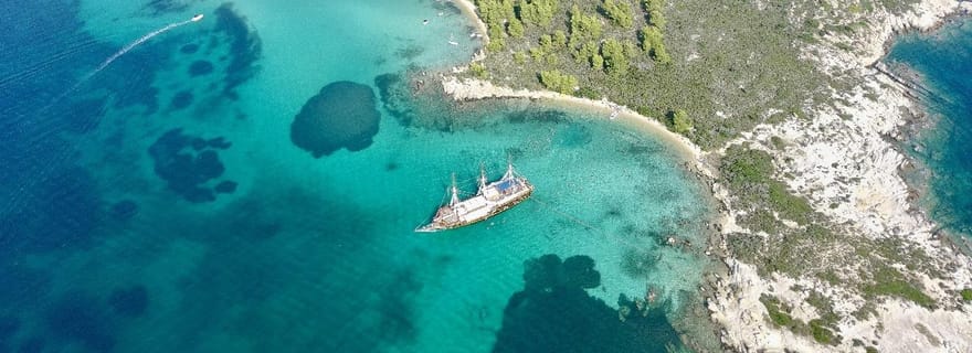 Chalcidique : Croisière dans le lagon bleu sur un bateau de pirate