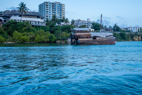 مومباسا: رحلة بحرية مسائية على متن قارب الداو مع عشاءمومباسا: رحلة قارب الداو المسائية مع عشاء