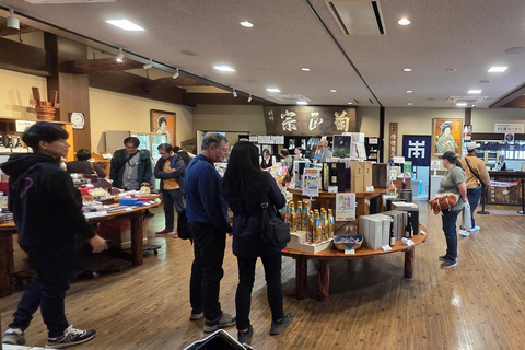 Osaka : visite privée d'une brasserie de saké avec dégustations