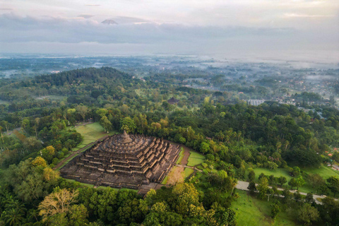 Borobudur Tour: garandeert beklimming van de tempelstructuur