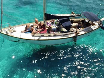 Catania: Boat Trip with Aperitif, Prosecco and Snorkeling
