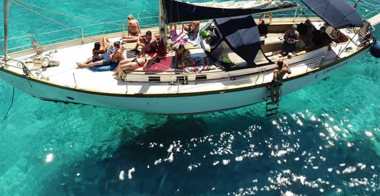 Catania: Boat Trip with Aperitif, Prosecco and Snorkeling
