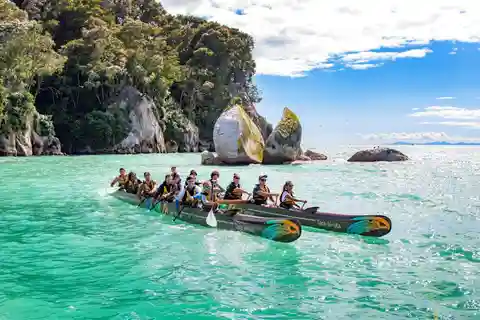 Abel Tasman National Park: Waka & Walk Tour