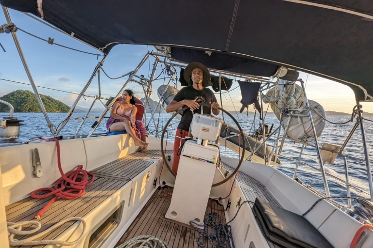 Palawan private cruise on a 43 feet sailing yacht in El Nido