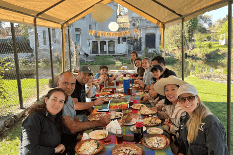 Xochimilco: Sunrise Kayak Tour & White Castle with breakfast