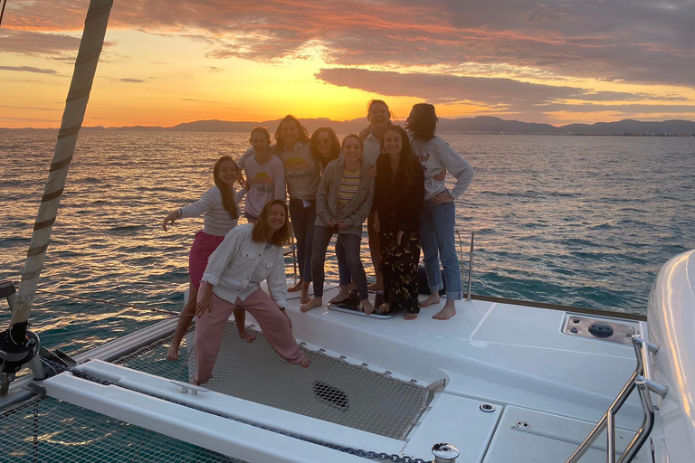 Palma: Small-Group Catamaran Cruise with Tapas, Snorkeling, and Paddleboarding Palma: Catamaran Cruise for Small Groups with Tapas, Snorkeling, and Paddleboarding