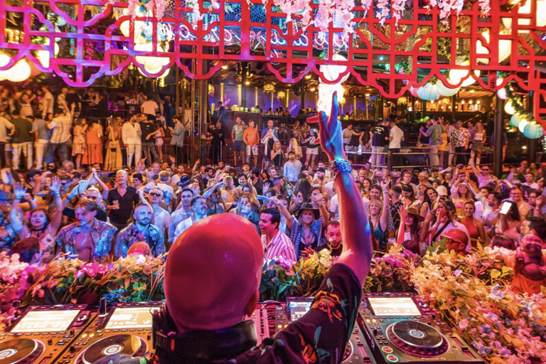 Ibiza: VIP Club Crawl with 3hrs Open Bar and Nightclub Entry