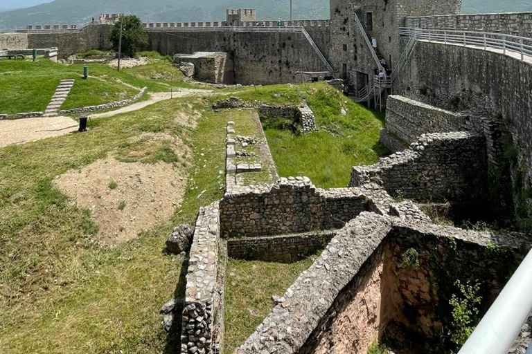 Ohrid, a cidade brilhante em alemão, inglês, espanhol ou italianoOhrid, a cidade brilhante