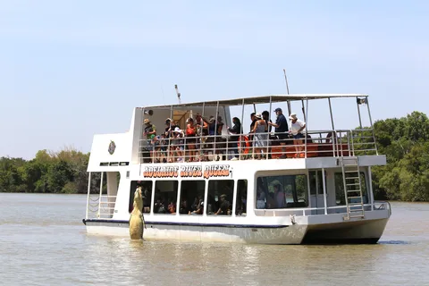 Darwin : Adelaide River Queen Original Jumping Crocodiles