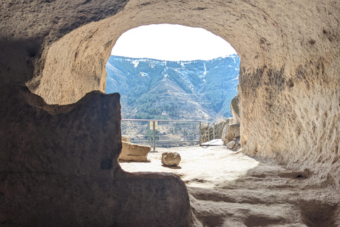 Vardzia. Paravanimeer, Khertvisi &amp; Lomsia kasteel, RabatiPrivé