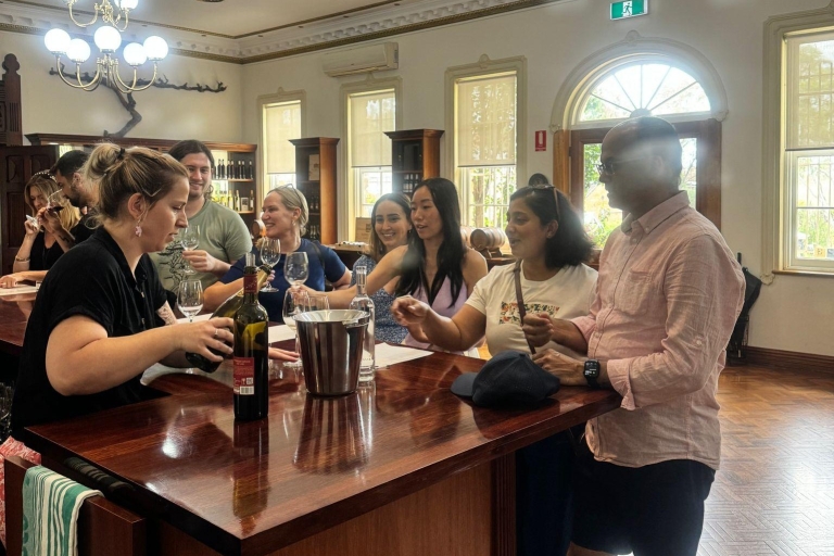 Van Adelaide: Barossa Valley Food and Wine TourOphalen in Adelaide City