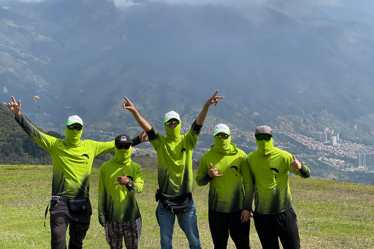Medellín: Skip-the-Line Paragliding W 20-Yr Experience Pilot