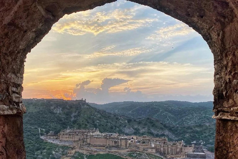 Jaipur : Visite guidée privée d'une journée en voitureVisite privée avec voiture, chauffeur et guide touristique