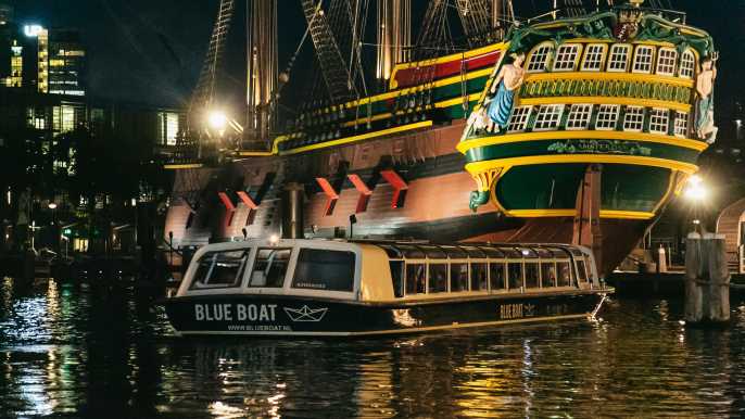 Amsterdam: Paseo nocturno en barco por el canal