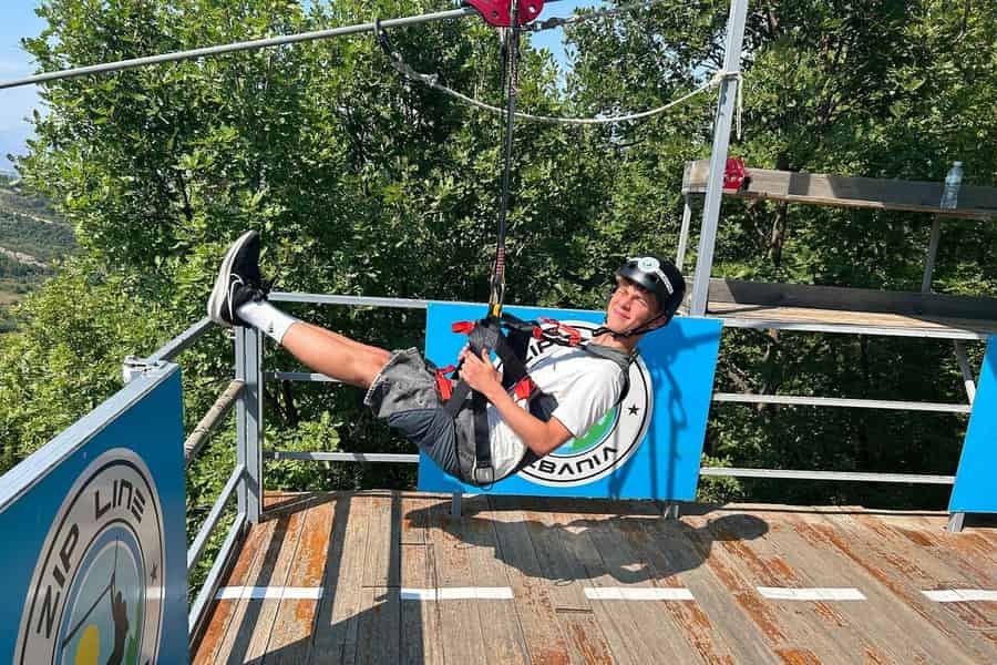 Tirana: Quad- und Zipline-Abenteuertour. Foto: GetYourGuide Tirana: Quad- und Zipline-Abenteuertour. Foto: GetYourGuide