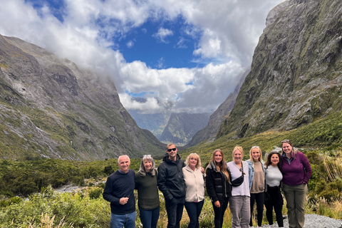 Queenstown: Milford Sound Premium Tour with Cruise Milford Sound Premium Tour with Cruise including lunch