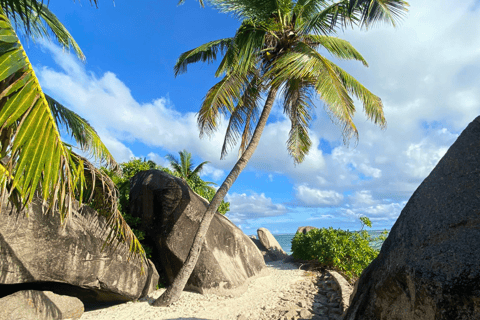 Von Mahe aus: Praslin und La Digue Tour mit Transfer und MittagessenPraslin &amp; La Digue Tour mit Transfer und Mittagessen (Süd-Mahe)