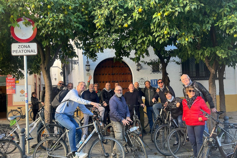 Sevilla: 2,5 uur privérondleiding door de stad per fietsSevilla: 2,5 uur privé stadstour per fiets