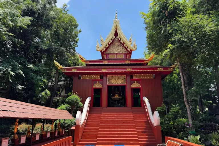 Descobre Chiang Rai: templos, arte e natureza cénicaDiscover Chiang Rai: Temples, Art, and Scenic Nature