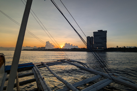 Cebu: Mactan Sunset Panga Boat Cruise with Drinks Cebu: Mactan Golden Hour Panga Cruise with Drinks