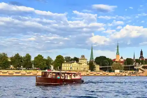Riga : tour en bateau sur les canaux et la Daugava avec boisson de bienvenue