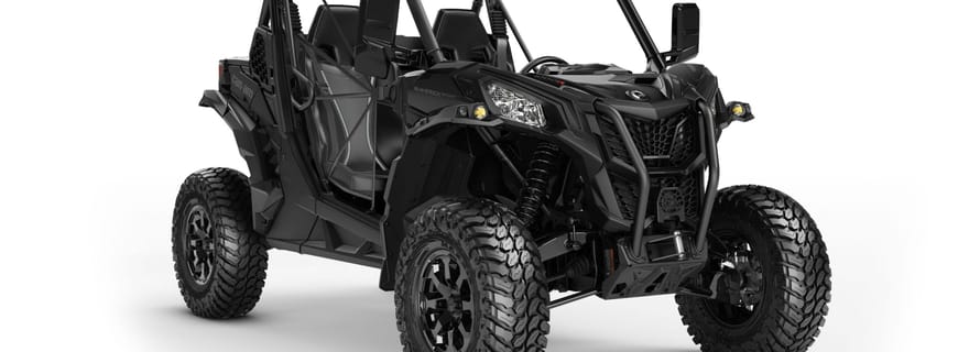 Jackson Hole : location de véhicules côte à côte avec casque et lunettes de protection