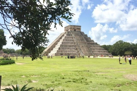 Cancun: Sightseeing Walking Tour With a Local Guide Cancun: 3 Hours Sightseeing Walking Tour