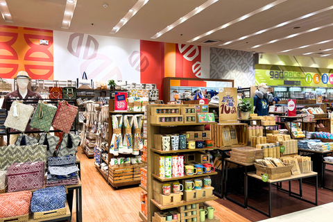 Manila: Private Intramuros & Filipino Shopping Tour