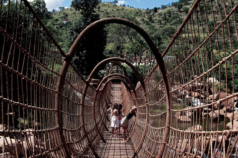 Johannesburg: Sun City Water Park & Chameleon Village Trip
