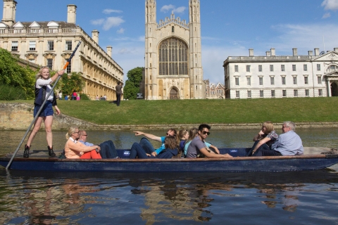 Cambridge Guided Punt: 45-Minute Shared Tour 45-Minute Tour of Cambridge by Chauffeured Punt