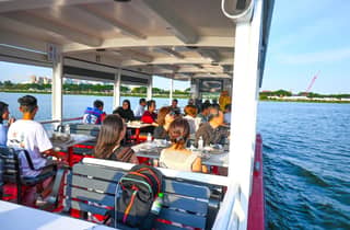 Singapur bei Nacht: Fluss-Bootstour mit Abendessen