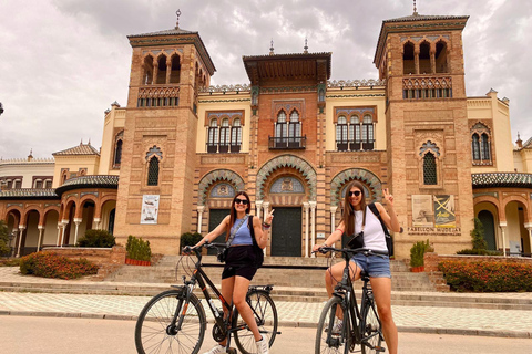 Sevilla: 2,5 uur privérondleiding door de stad per fietsSevilla: 2,5 uur privé stadstour per fiets