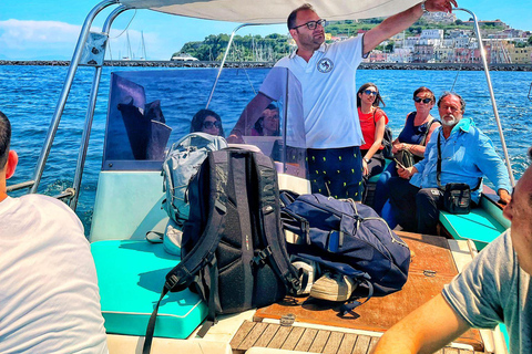 Procida : Excursion en bateau privé avec vue sur la mer et plongée en apnéeProcida Vue sur la mer