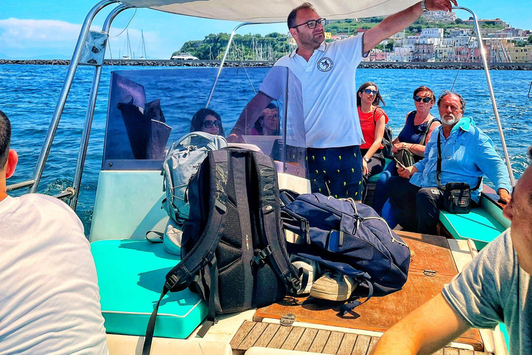 Procida : Excursion en bateau privé avec vue sur la mer et plongée en apnéeProcida Vue sur la mer