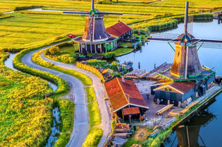 Amsterdam: Windmills village & Giethoorn Private Tour by Car