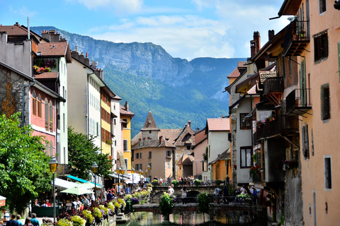 From Lyon: Annecy Private Day Trip, Boat Ride & Old Town Private Van (up to 6)