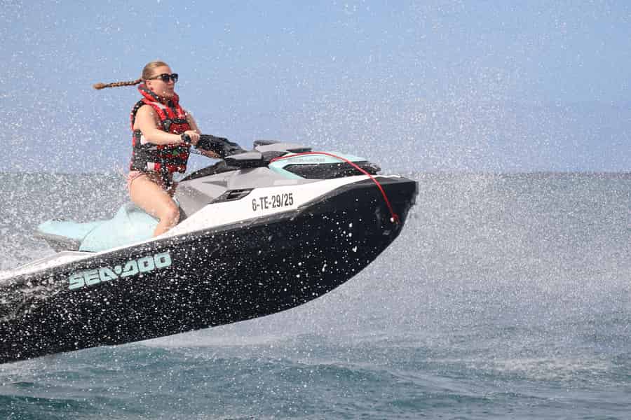 Teneriffa: Jet-Ski-Safari ab Puerto Colón. Foto: GetYourGuide Teneriffa: Jet-Ski-Safari ab Puerto Colón. Foto: GetYourGuide