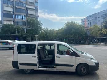 Tirana: Odbiór z lotniska i transfer do miejsca zakwaterowania w Tiranie