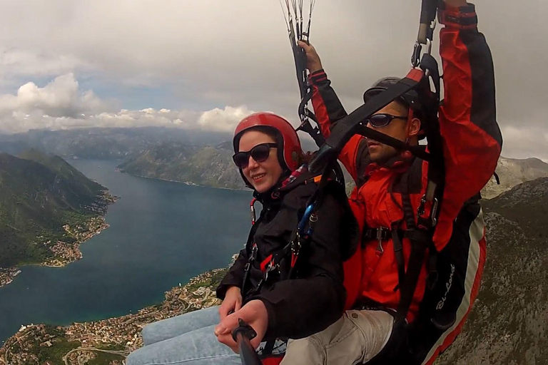 科托尔：串联滑翔伞飞行（含照片和视频）科托尔：双人滑翔伞飞行（含照片和视频）