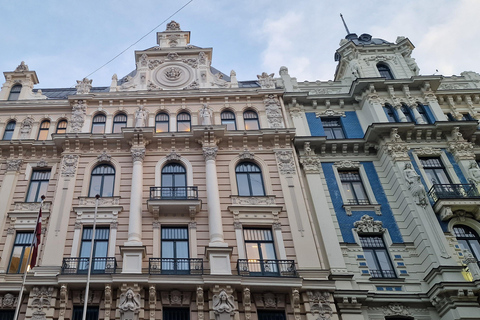 Riga: Art Nouveau Tour with Hat Wearing
