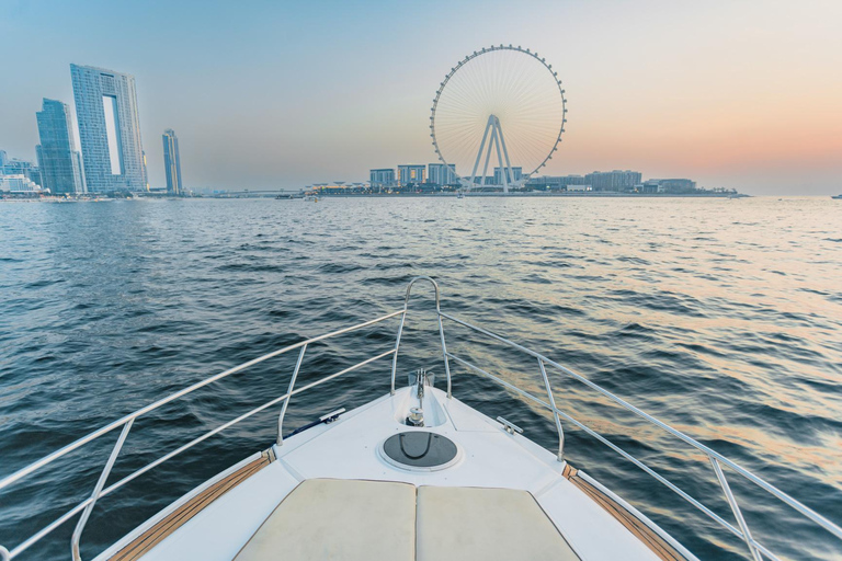 Dubai Yacht Tour - båttur upp till 12 gäster Privat tur3 timmars sightseeing - Dubai Luxury Yacht Experience