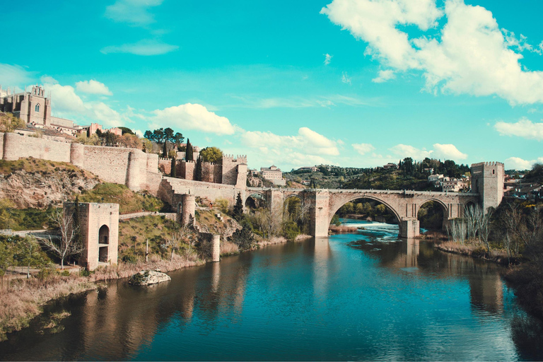 Von Madrid aus: Ganztägige Tagestour nach Segovia und Toledo