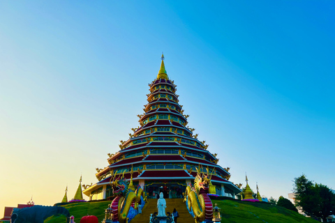 Chiang Mai: Chiang Rai-White-Blue-Big Buddha &amp; Lalitta Café[Privat] Chiang Rai-Weiß-Blau-Big Buddha &amp; Lalitta Café