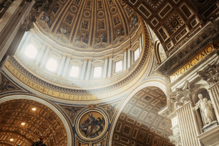 St. Peter's Dome Climb, Basilica & Catacombs Tour in Spanish