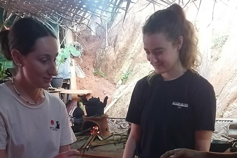 Kandy: Traditional cooking class in a village with transport