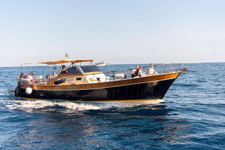 Amalfi: Amalfi Coast Boat Trip with Music and Snacks