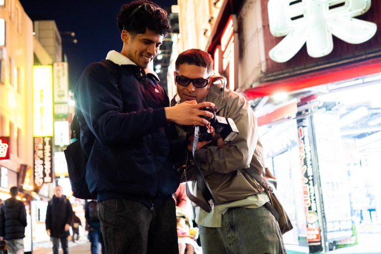 Tokyo: Shinjuku Neon Night Photo Tour